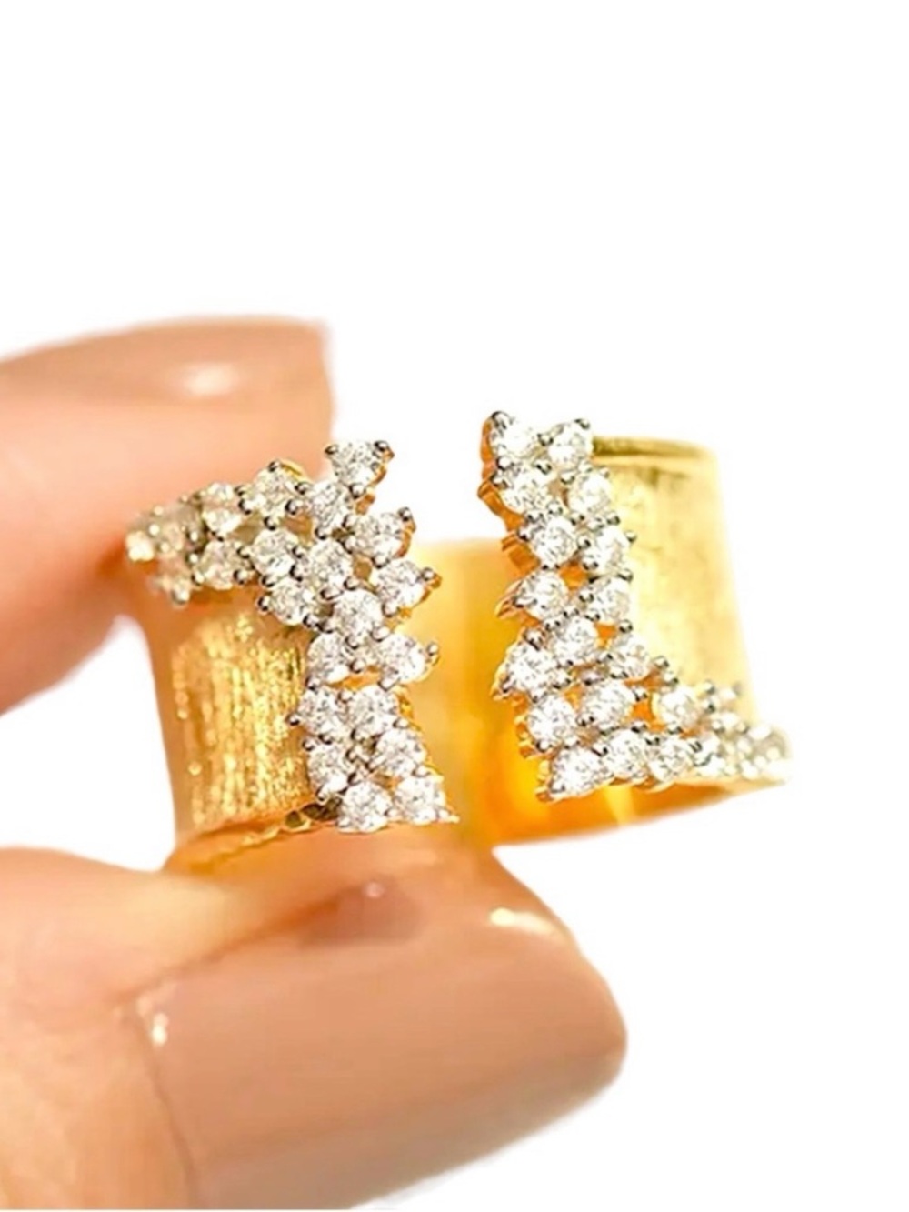 18K GOLD-PLATED SPARKLE ALLURE CZ CRYSTAL CUFF RING (ADJUSTABLE)